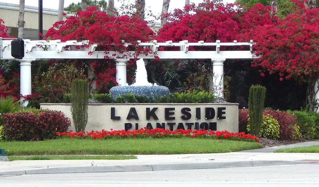 Lakeside Plantation Entrance